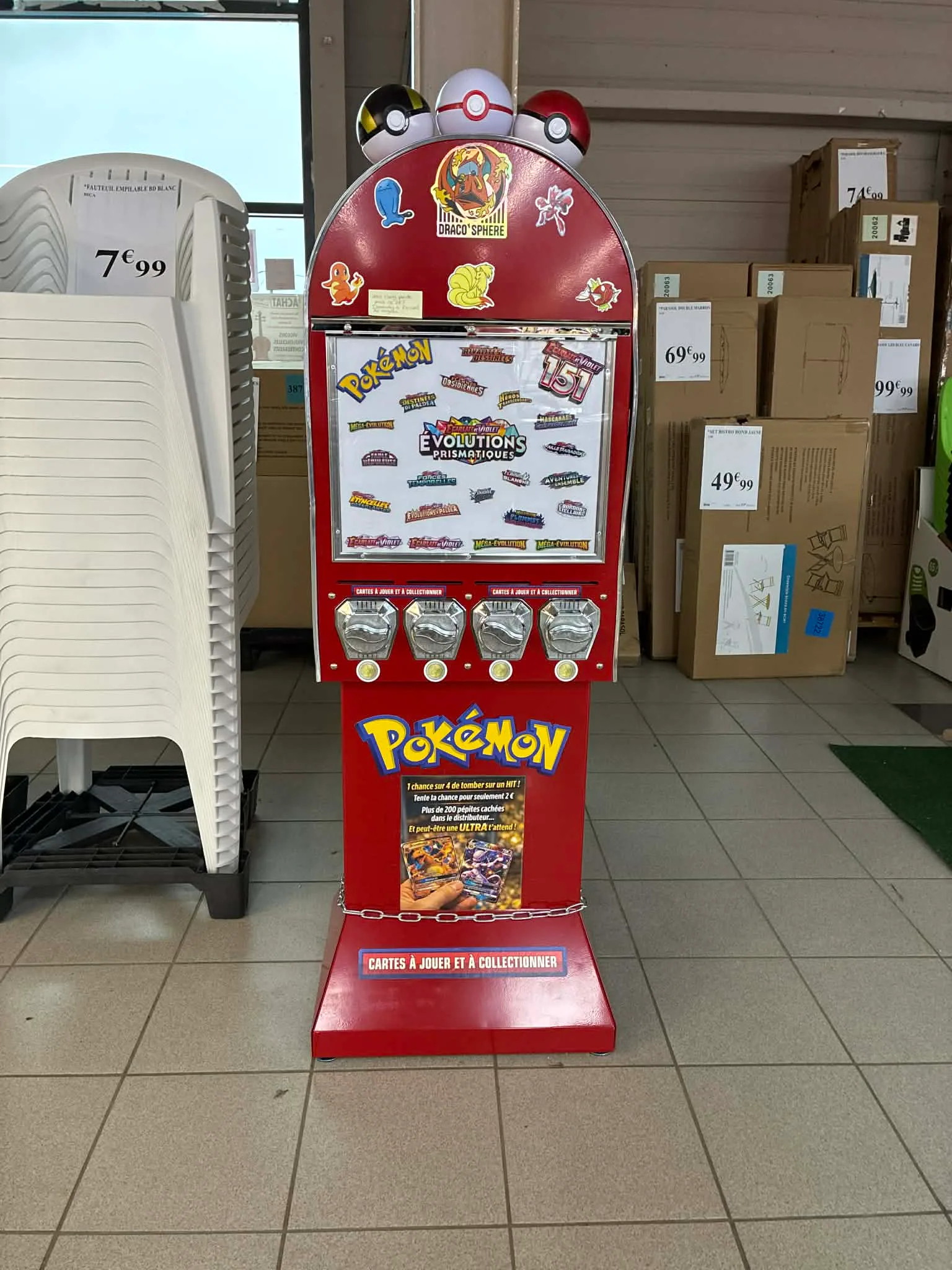 Distributeur Pokémon DracoSphère chez Intermarché SUPER Replonges