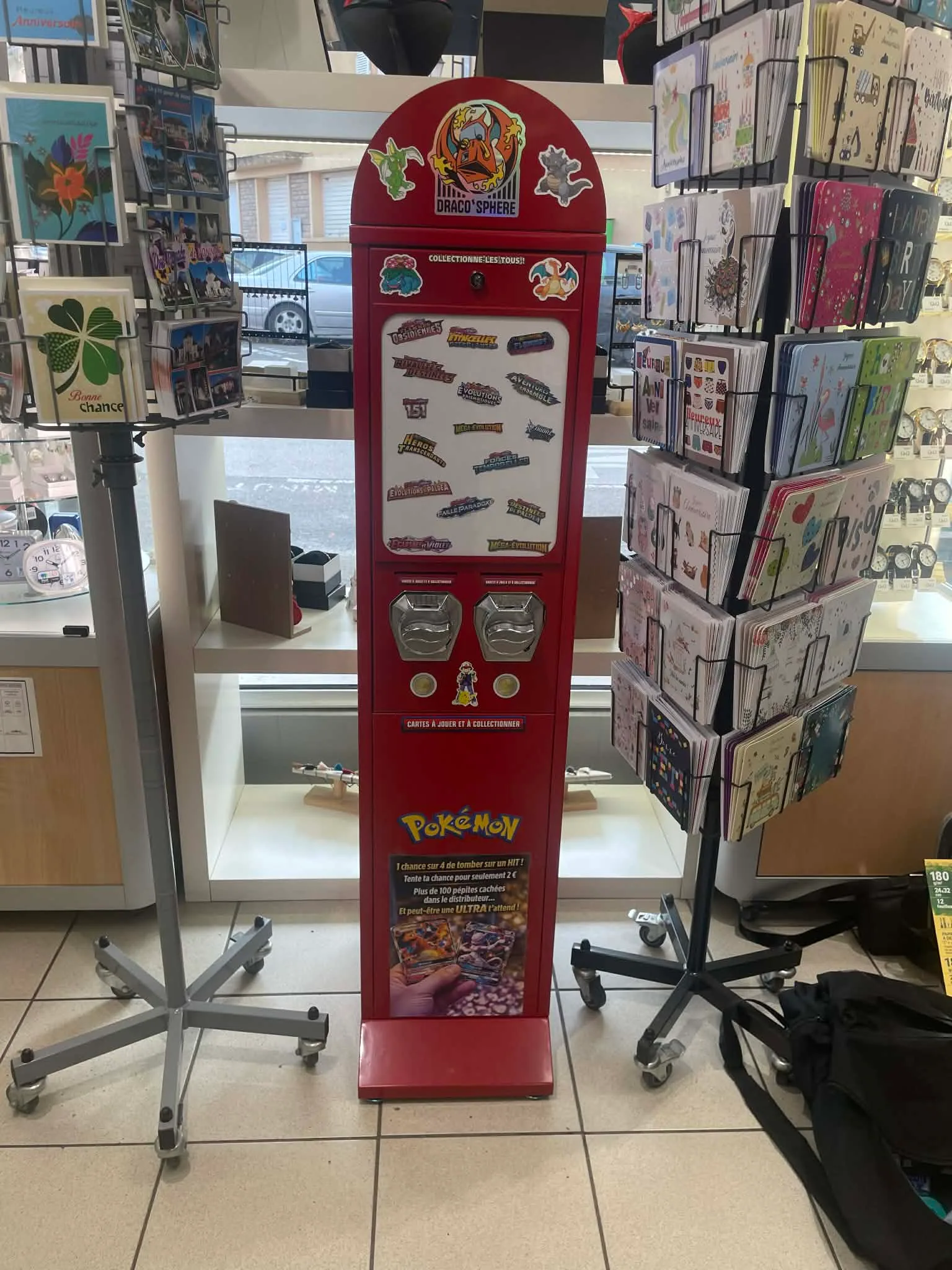 Distributeur Pokémon DracoSphère chez Tabac Le Fontenoy à Vonnas